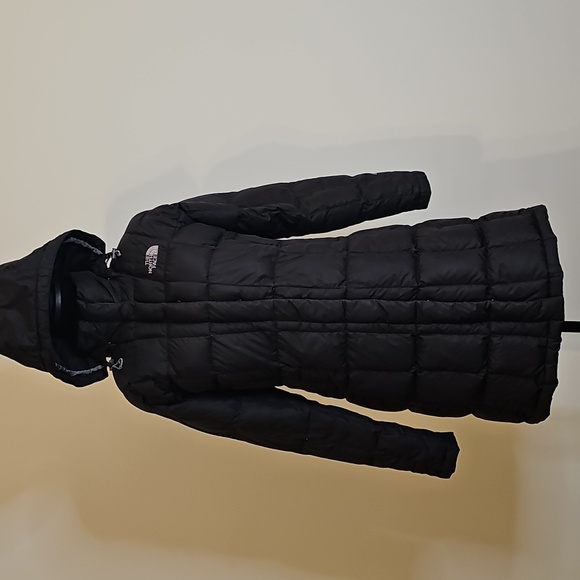The North Face Jackets & Blazers - The North Face Women's Black Hooded Puffer Jacket 600 Fill